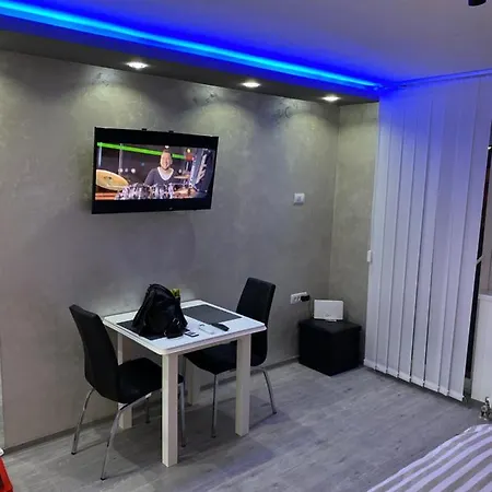 Manirosi 5 Apartment *